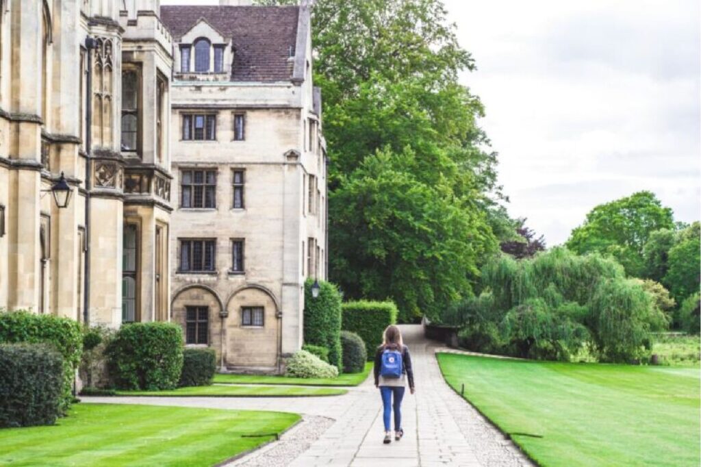 Courseloop Curriculum management in a post COVID world Kings college, University of Cambridge student on campus